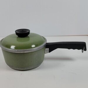 Vintage Club Aluminum Avocado Green Saucepan with Lid 1.5 Quart 6.5 Inch Pot